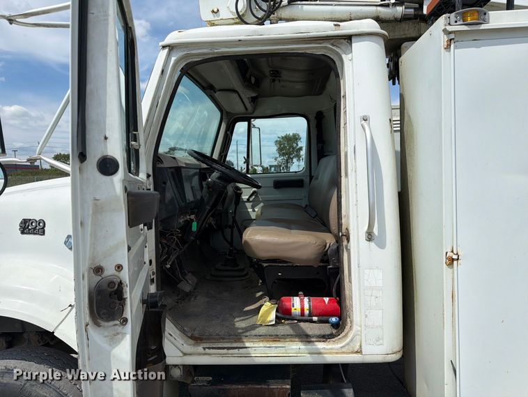 image for item FC3309 1998 International 4700 bucket truck