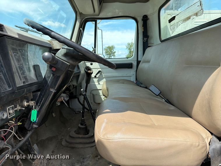 image for item FC3309 1998 International 4700 bucket truck