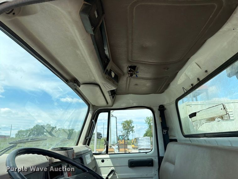 image for item FC3309 1998 International 4700 bucket truck