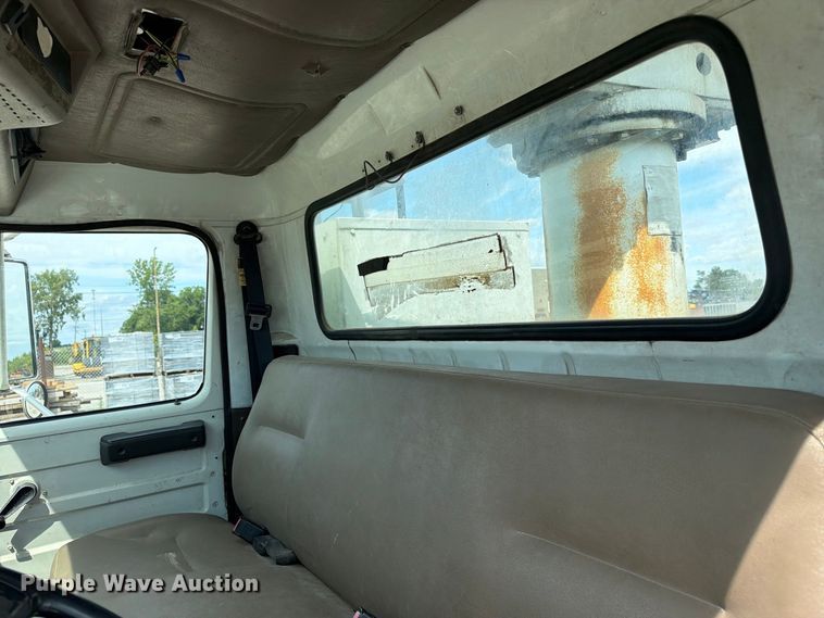image for item FC3309 1998 International 4700 bucket truck