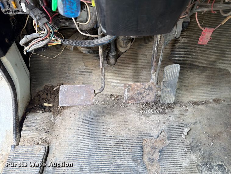 image for item FC3309 1998 International 4700 bucket truck