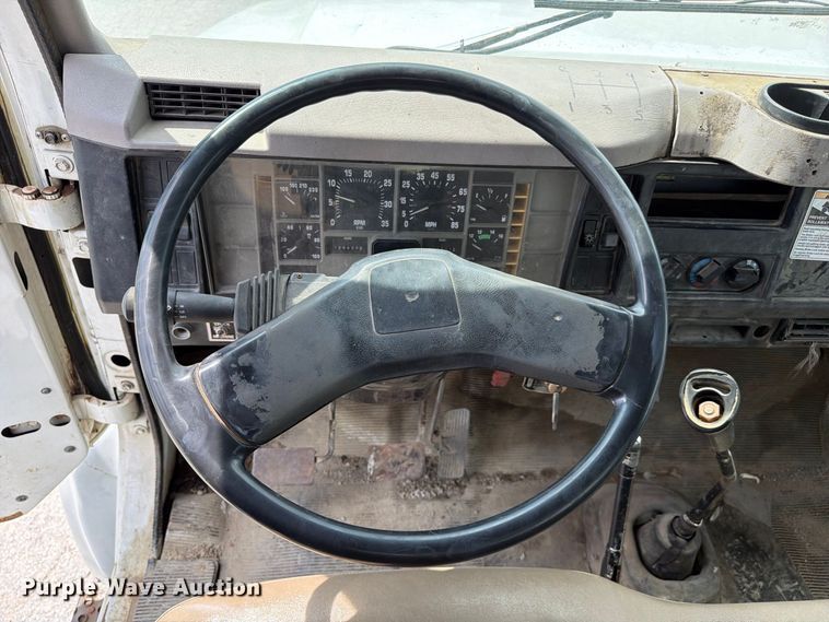 image for item FC3309 1998 International 4700 bucket truck