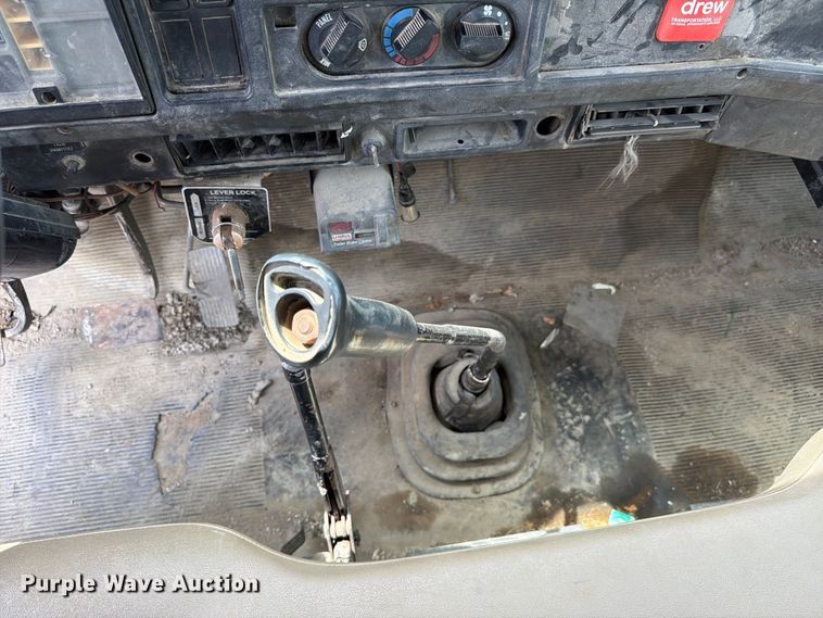 image for item FC3309 1998 International 4700 bucket truck