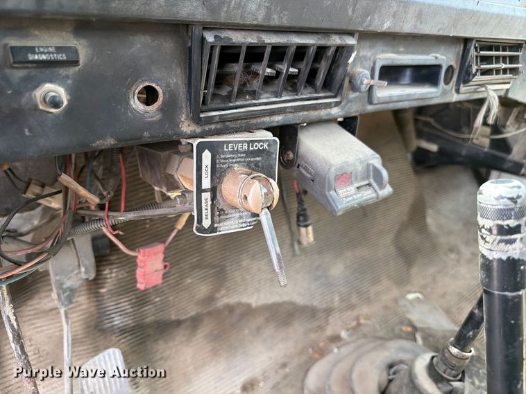 image for item FC3309 1998 International 4700 bucket truck