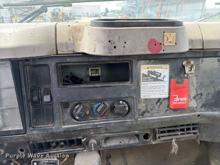 image for item FC3309 1998 International 4700 bucket truck