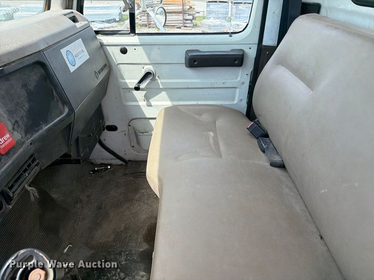 image for item FC3309 1998 International 4700 bucket truck