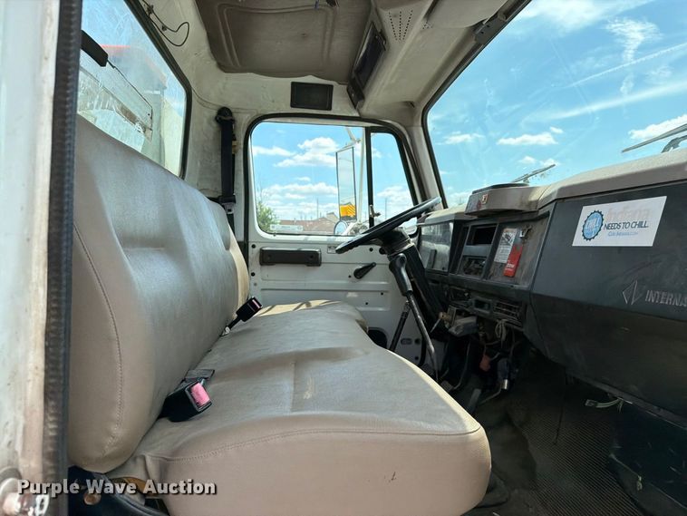 image for item FC3309 1998 International 4700 bucket truck