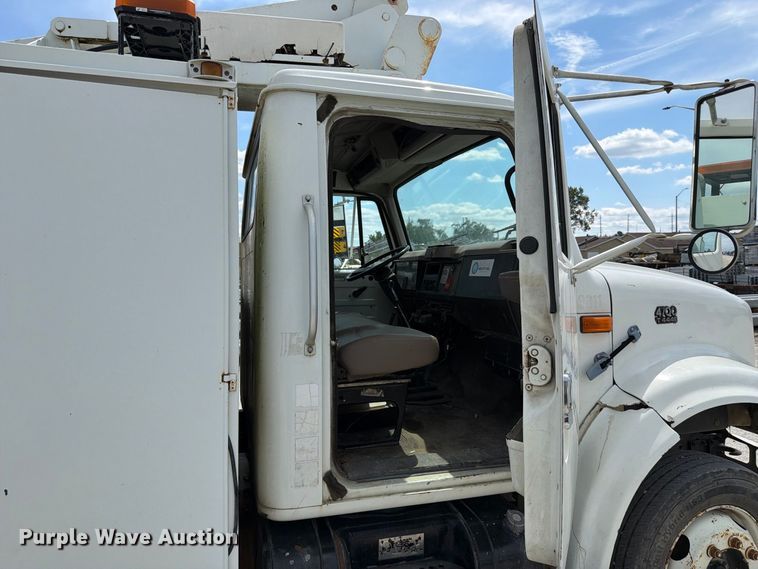image for item FC3309 1998 International 4700 bucket truck