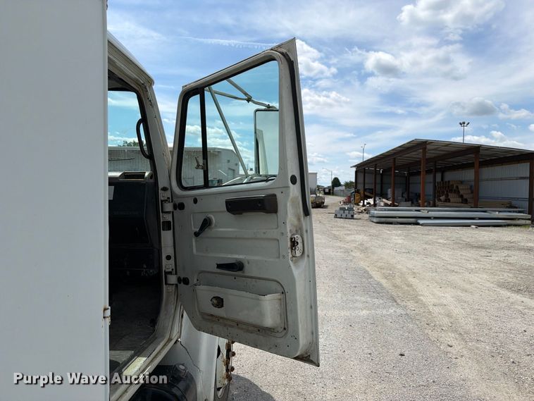 image for item FC3309 1998 International 4700 bucket truck