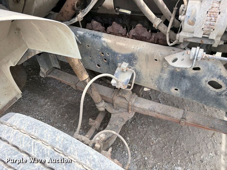 image for item FC3309 1998 International 4700 bucket truck