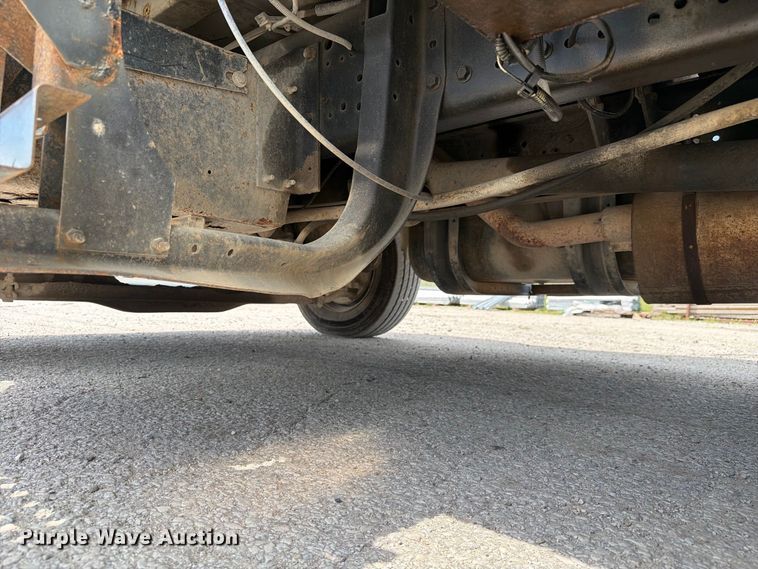 image for item FC3309 1998 International 4700 bucket truck