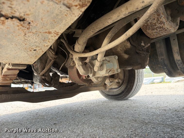 image for item FC3309 1998 International 4700 bucket truck