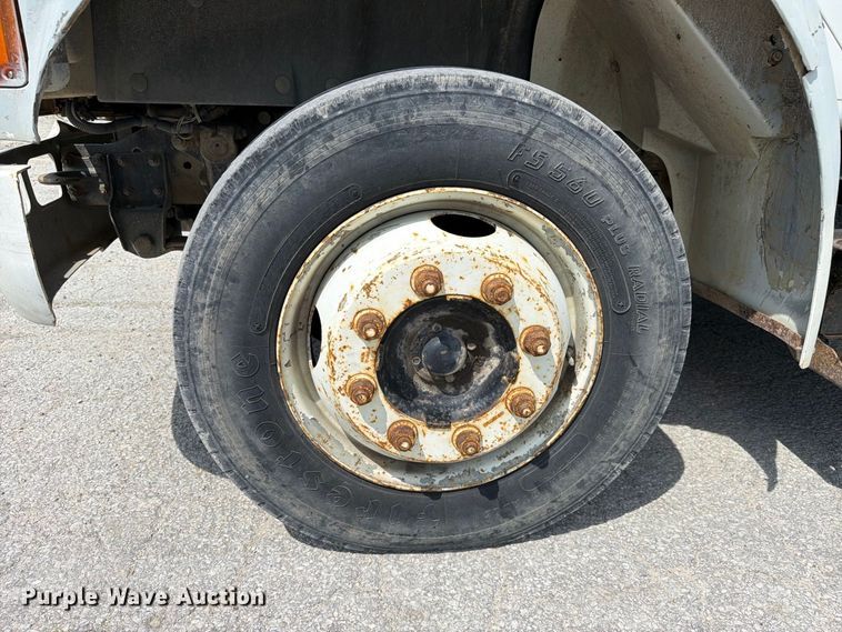 image for item FC3309 1998 International 4700 bucket truck