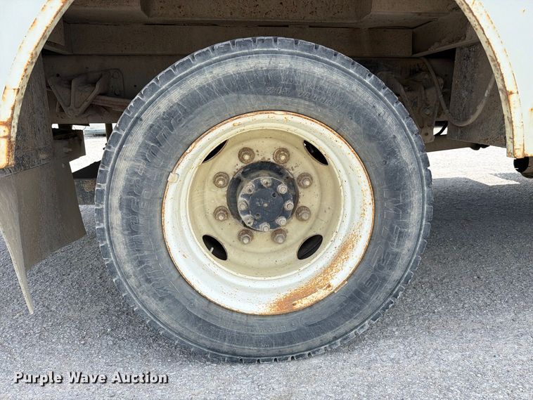 image for item FC3309 1998 International 4700 bucket truck