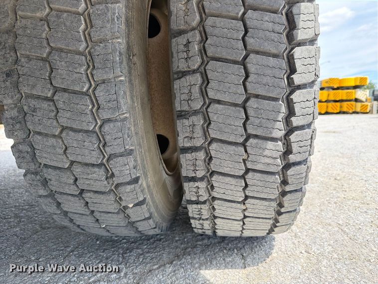 image for item FC3309 1998 International 4700 bucket truck