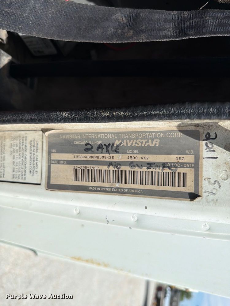 image for item FC3309 1998 International 4700 bucket truck