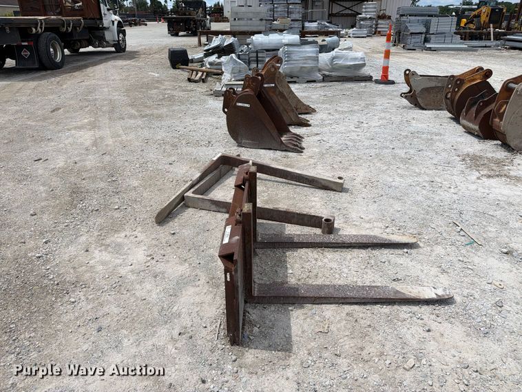 image for item FC3316 Buckets and Forks