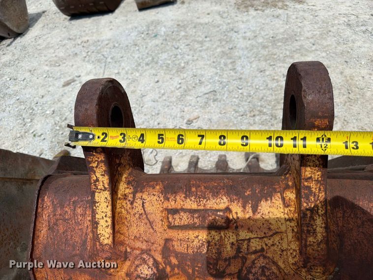 image for item FC3316 Buckets and Forks