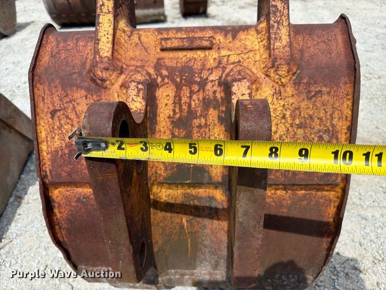 image for item FC3316 Buckets and Forks