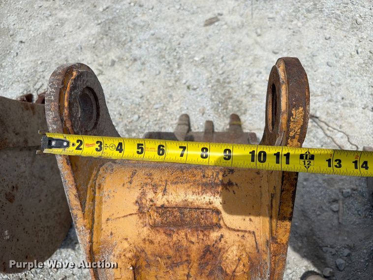 image for item FC3316 Buckets and Forks