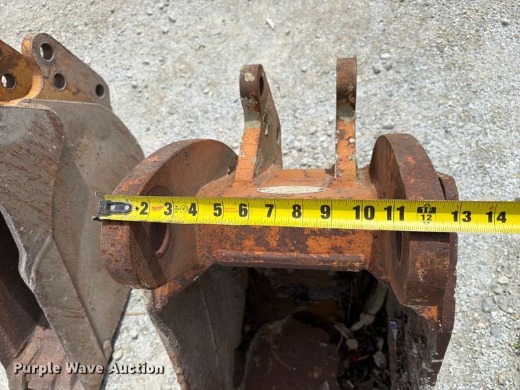 image for item FC3316 Buckets and Forks