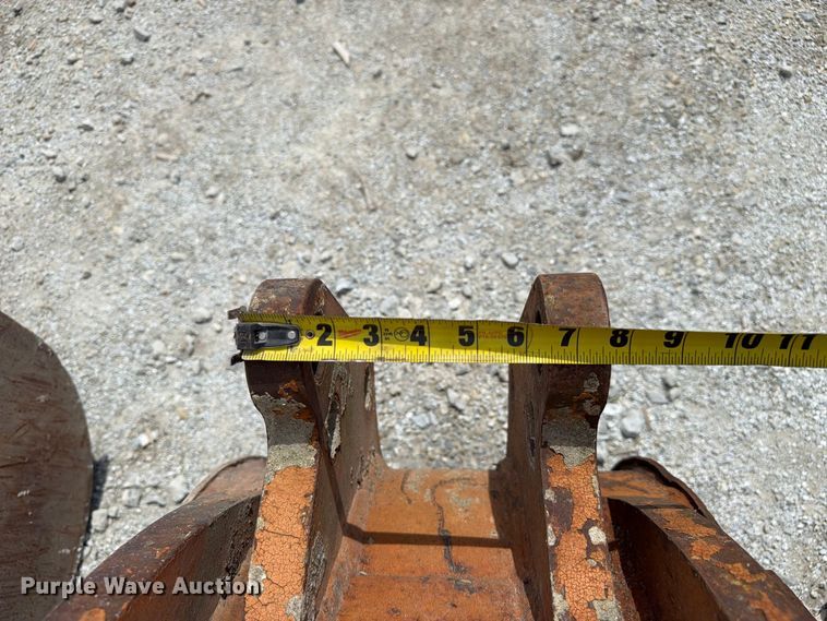 image for item FC3316 Buckets and Forks
