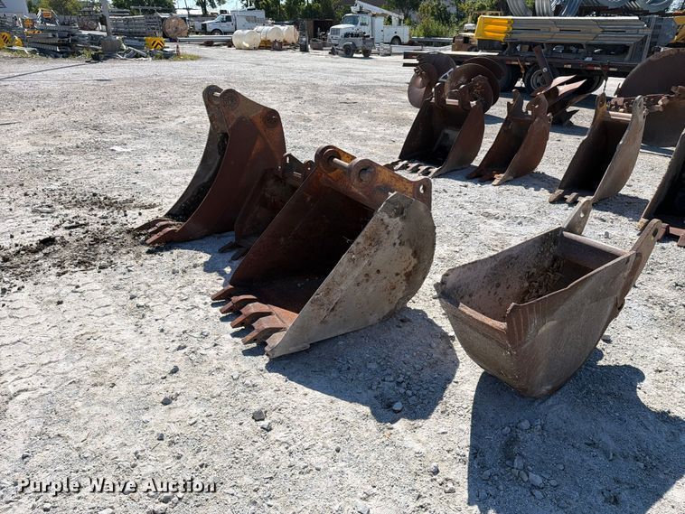 image for item FC3317 (3) excavator buckets