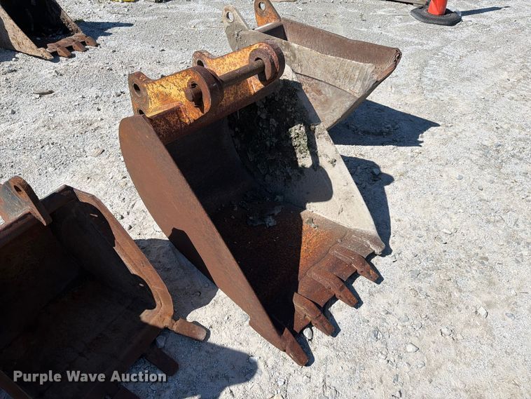 image for item FC3317 (3) excavator buckets