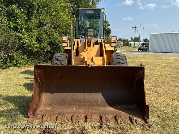 image for item FC4114 1995 Case 721B wheel loader