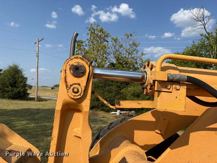 image for item FC4114 1995 Case 721B wheel loader