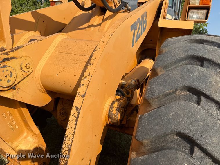 image for item FC4114 1995 Case 721B wheel loader