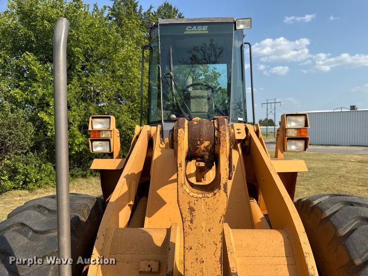 image for item FC4114 1995 Case 721B wheel loader