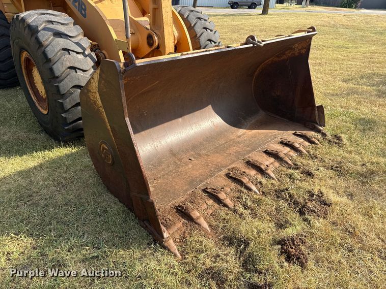 image for item FC4114 1995 Case 721B wheel loader