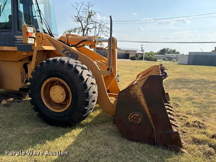 image for item FC4114 1995 Case 721B wheel loader