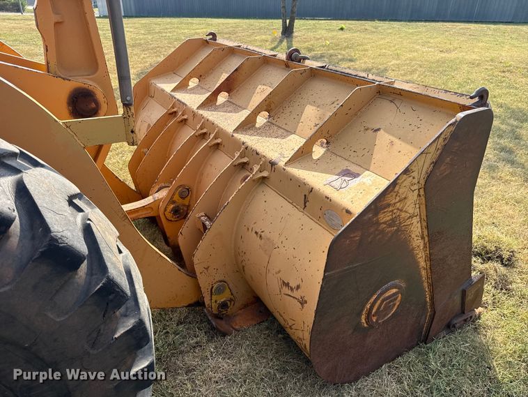 image for item FC4114 1995 Case 721B wheel loader