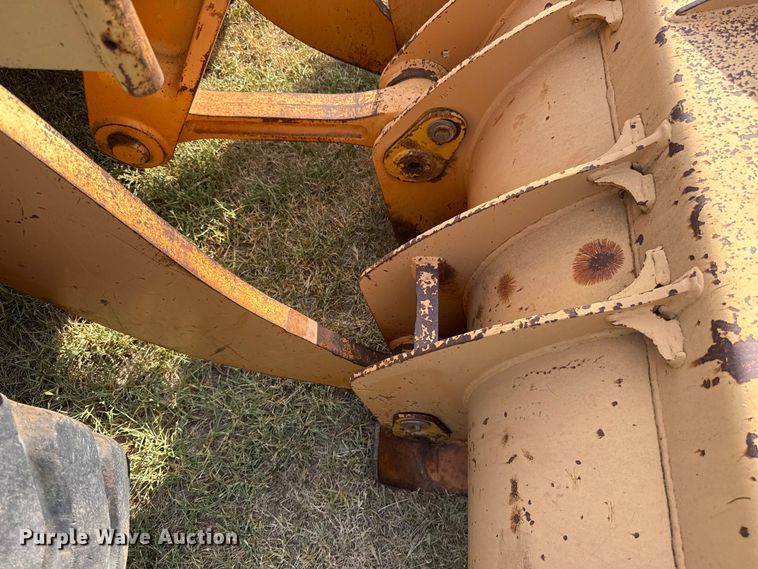 image for item FC4114 1995 Case 721B wheel loader