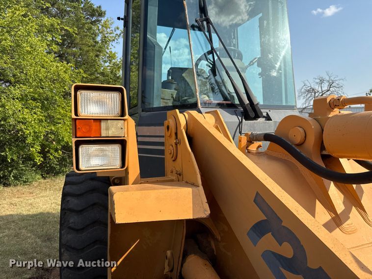 image for item FC4114 1995 Case 721B wheel loader