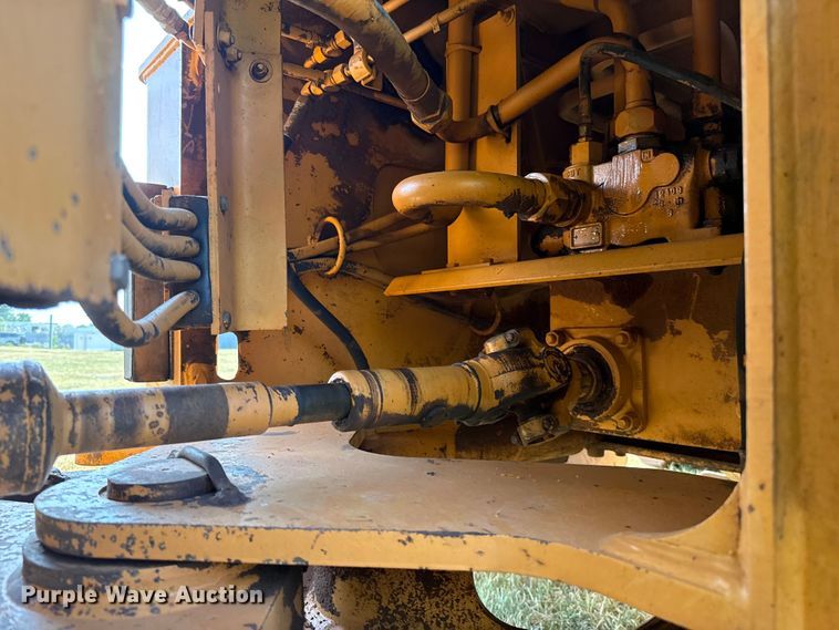 image for item FC4114 1995 Case 721B wheel loader