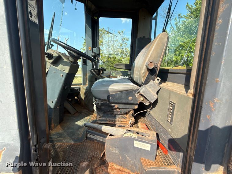 image for item FC4114 1995 Case 721B wheel loader