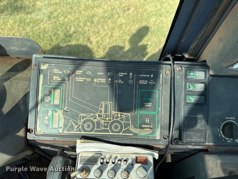 image for item FC4114 1995 Case 721B wheel loader