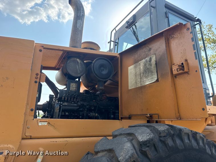 image for item FC4114 1995 Case 721B wheel loader
