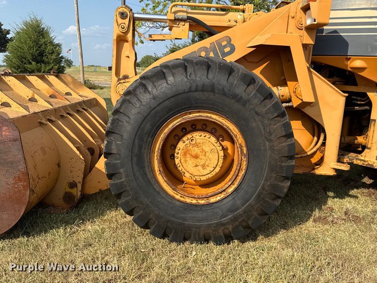 image for item FC4114 1995 Case 721B wheel loader