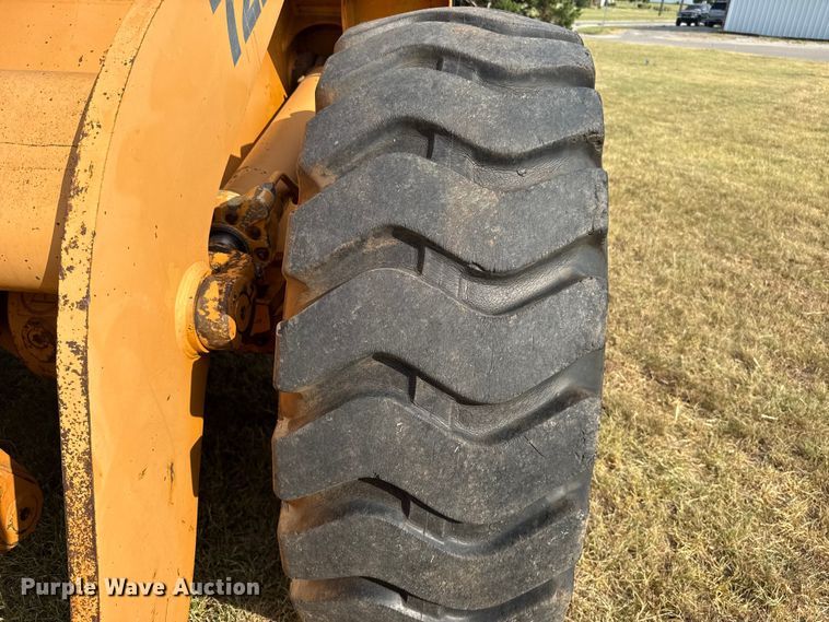 image for item FC4114 1995 Case 721B wheel loader