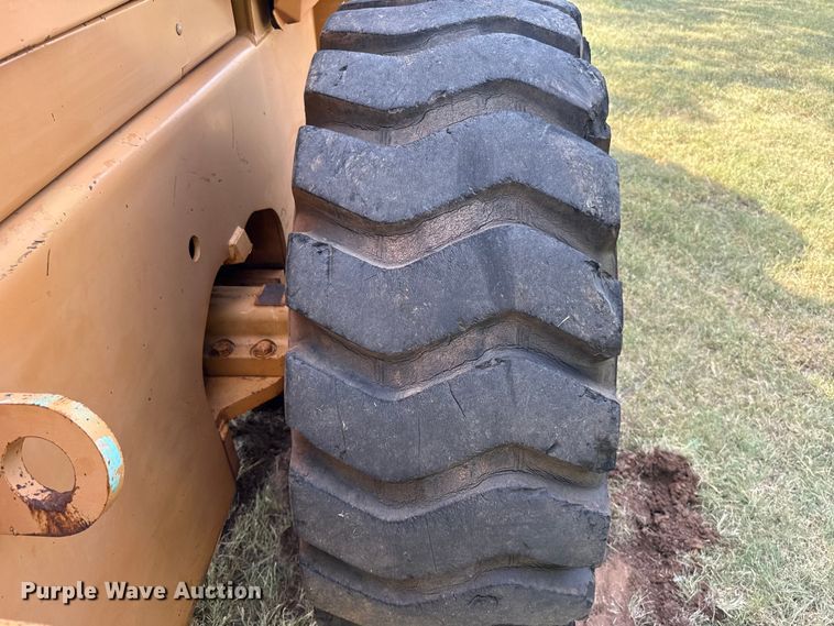 image for item FC4114 1995 Case 721B wheel loader