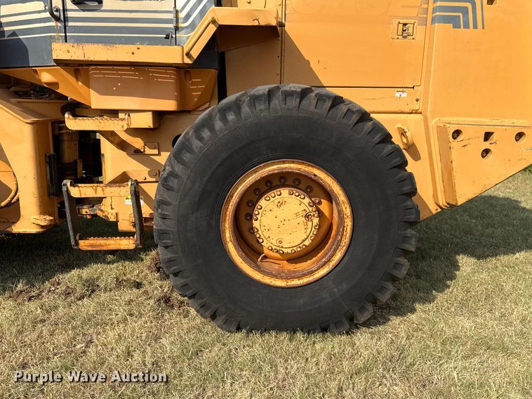 image for item FC4114 1995 Case 721B wheel loader