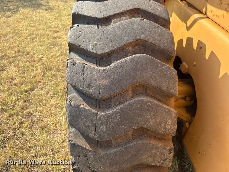 image for item FC4114 1995 Case 721B wheel loader