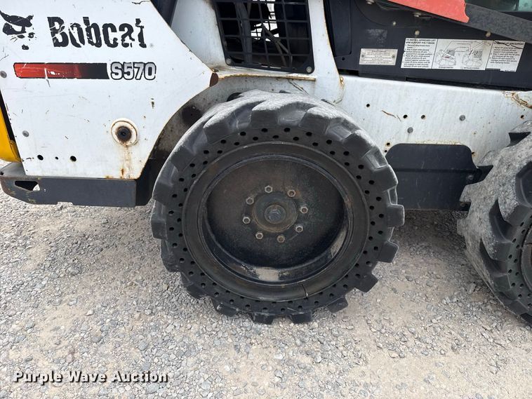 image for item FC4140 2015 Bobcat S570 skid steer loader