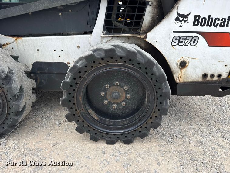 image for item FC4140 2015 Bobcat S570 skid steer loader