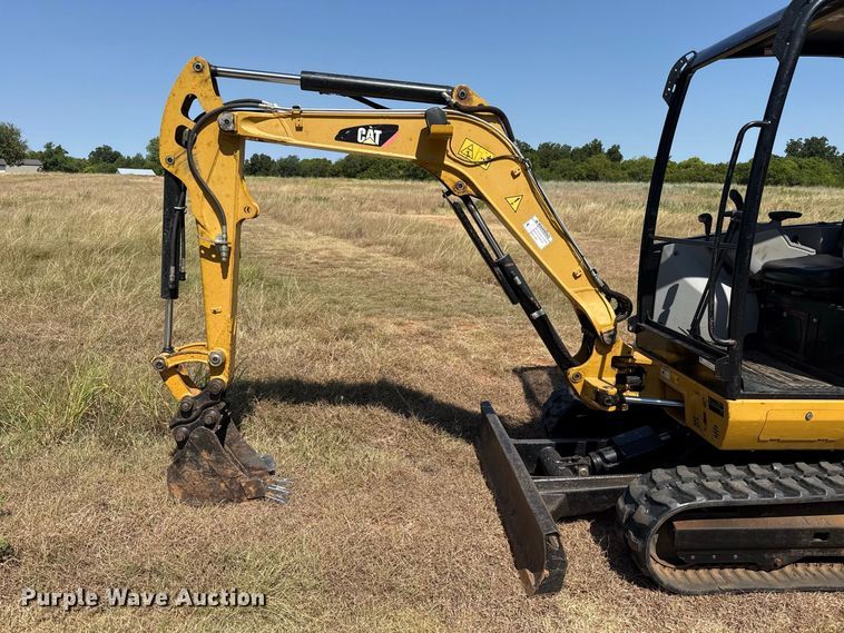 image for item FC4177 2015 Caterpillar 302.7DCR mini excavator