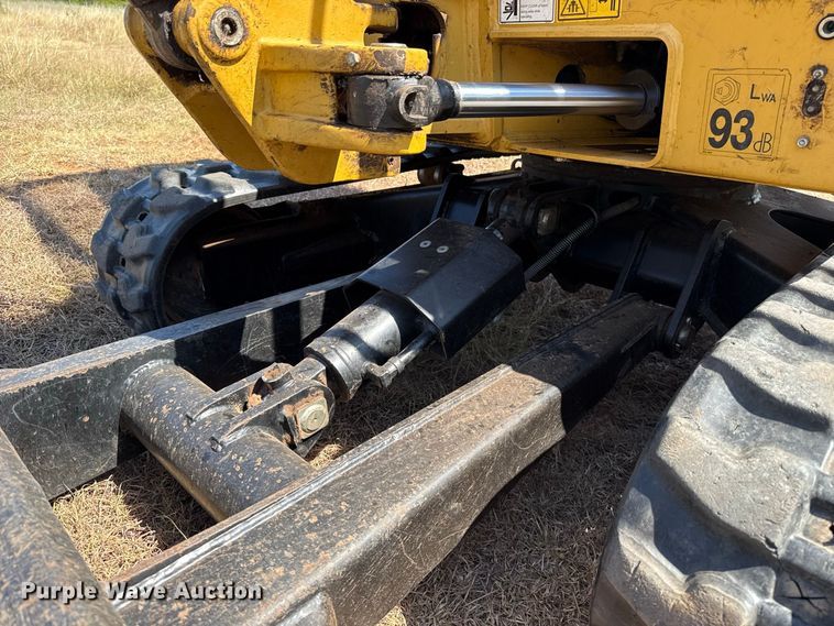 image for item FC4177 2015 Caterpillar 302.7DCR mini excavator